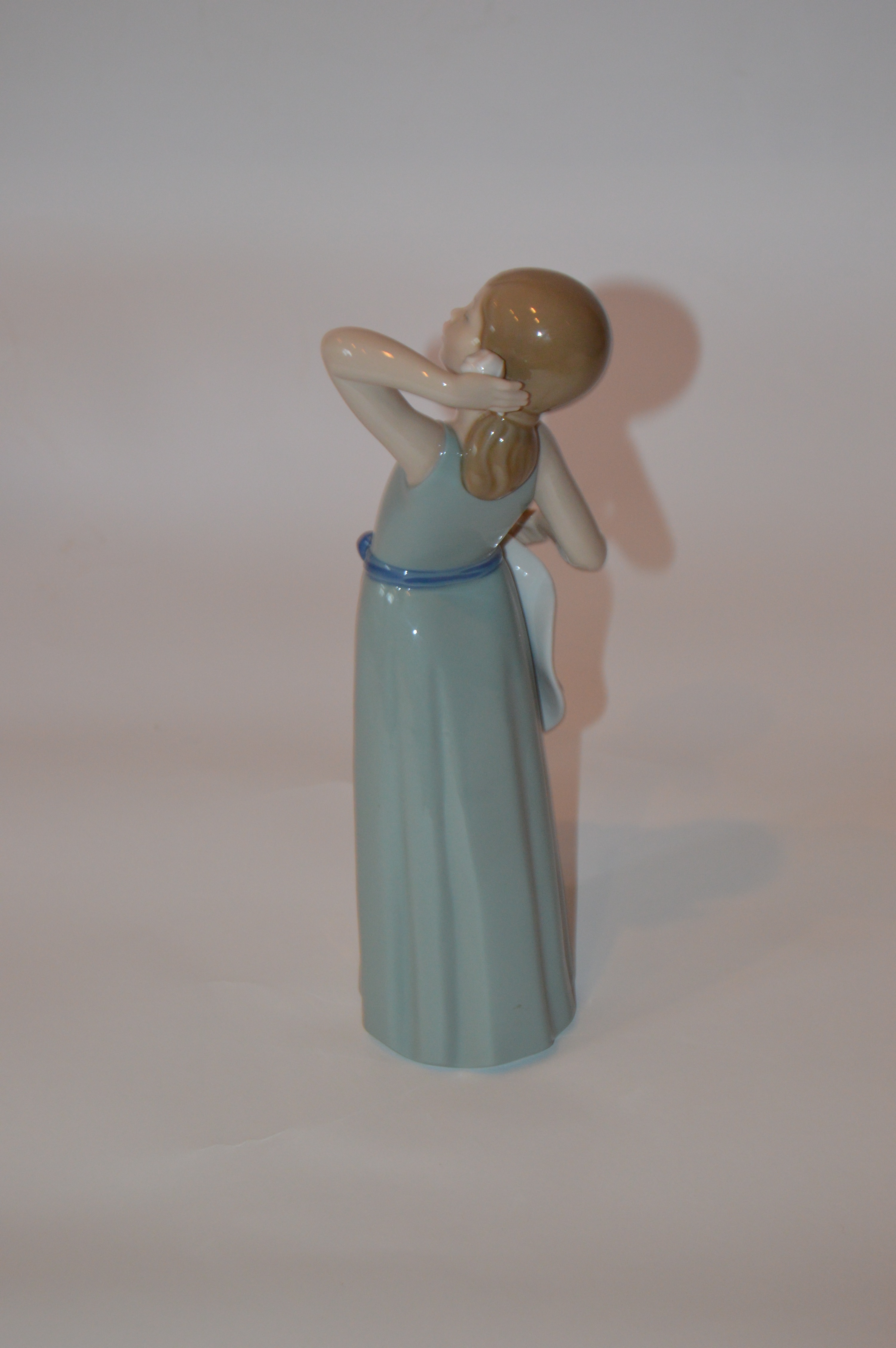 Lladro "Prissy Girl with Straw Hat"