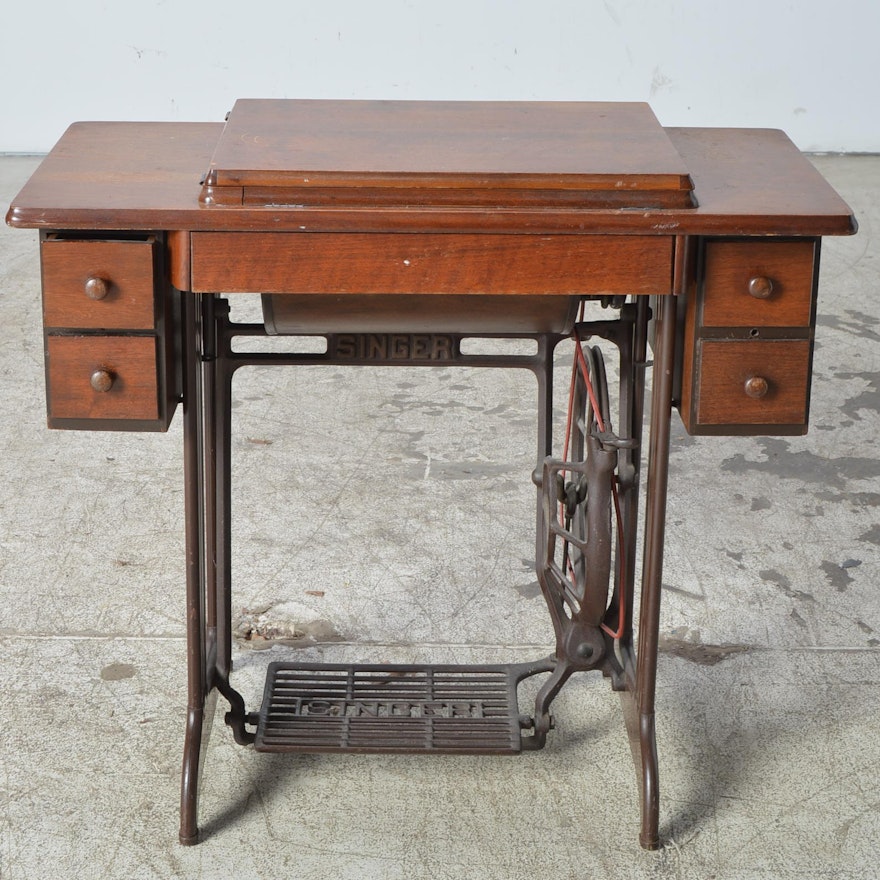 Vintage Singer Sewing Machine with Table