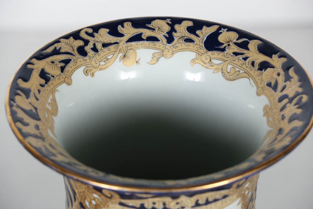 Pair of Late 20th-Century Chinese Decorative Porcelain Vases