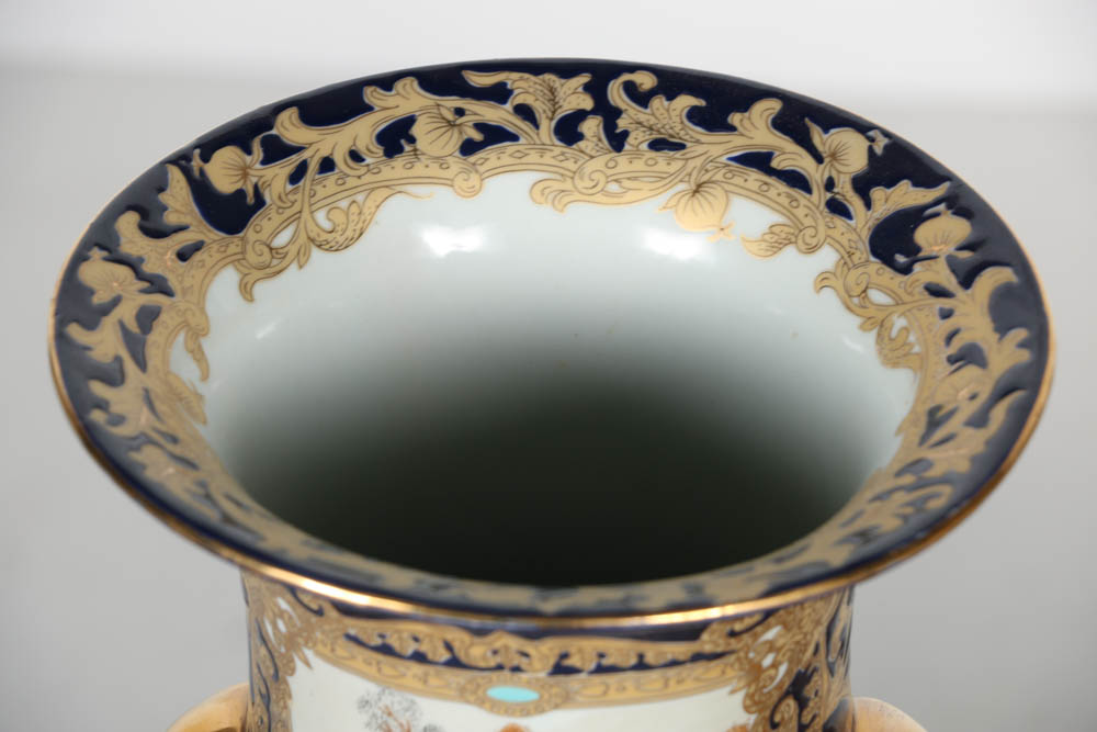 Pair of Late 20th-Century Chinese Decorative Porcelain Vases