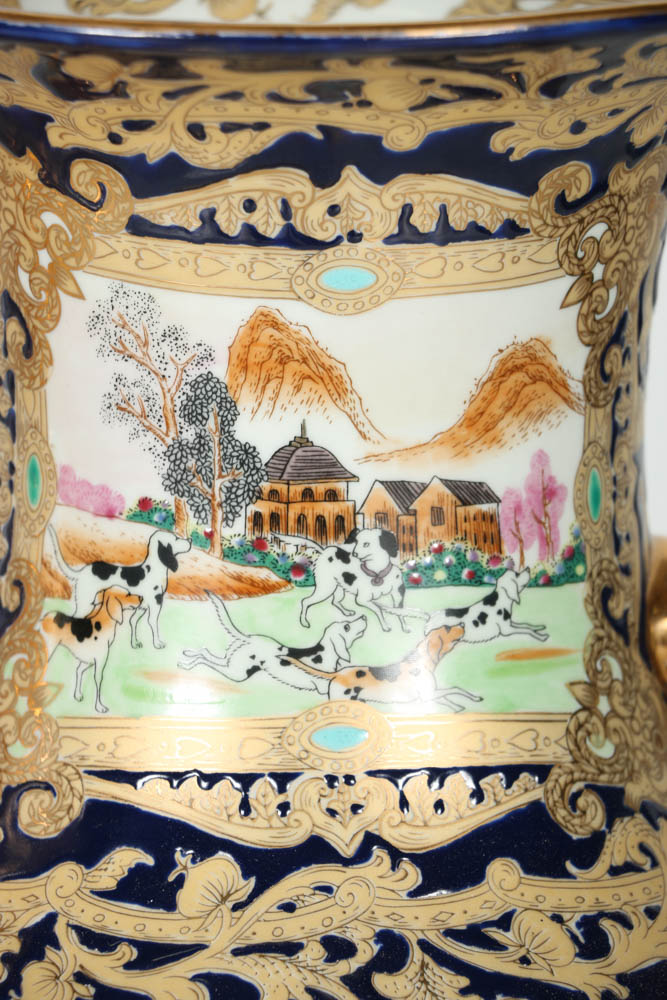 Pair of Late 20th-Century Chinese Decorative Porcelain Vases