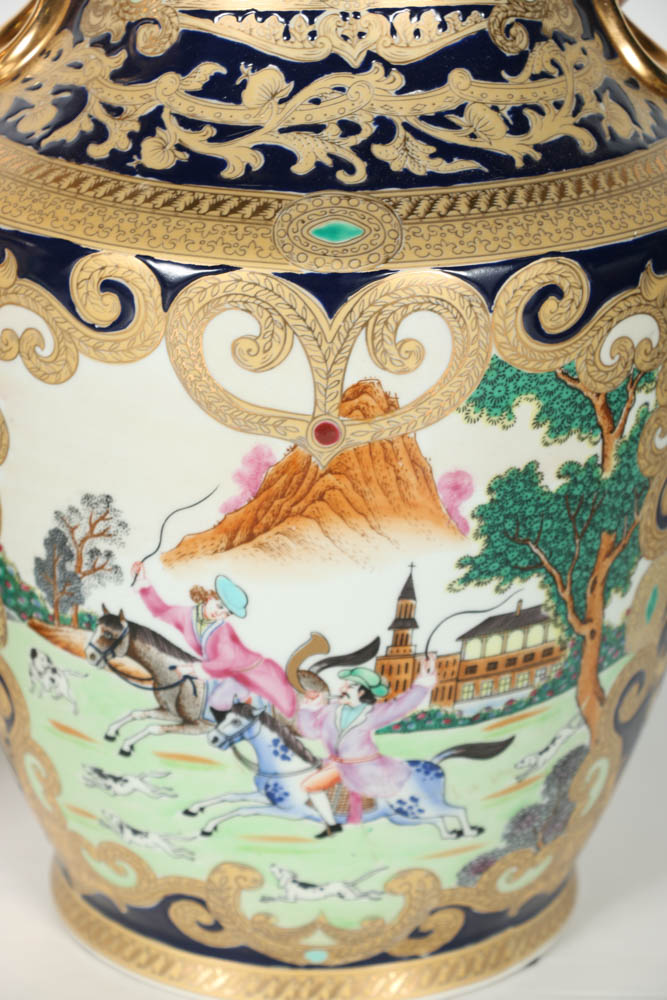 Pair of Late 20th-Century Chinese Decorative Porcelain Vases