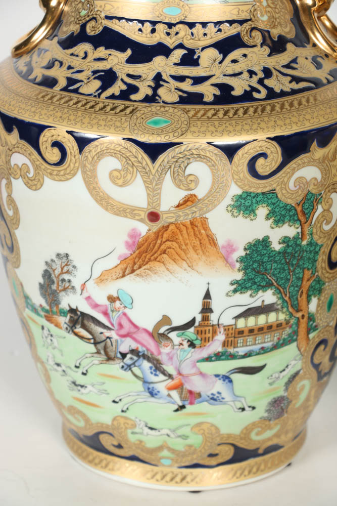 Pair of Late 20th-Century Chinese Decorative Porcelain Vases