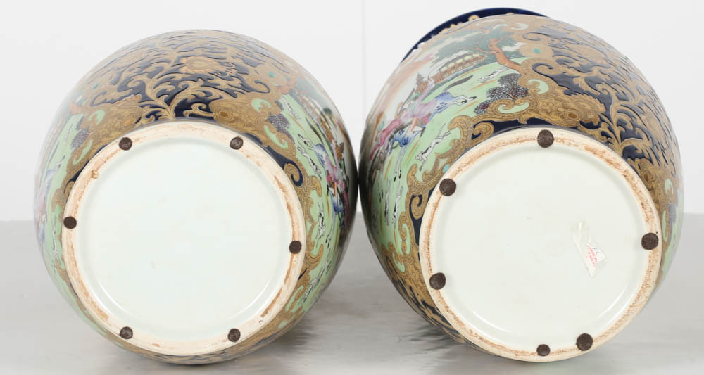 Pair of Late 20th-Century Chinese Decorative Porcelain Vases