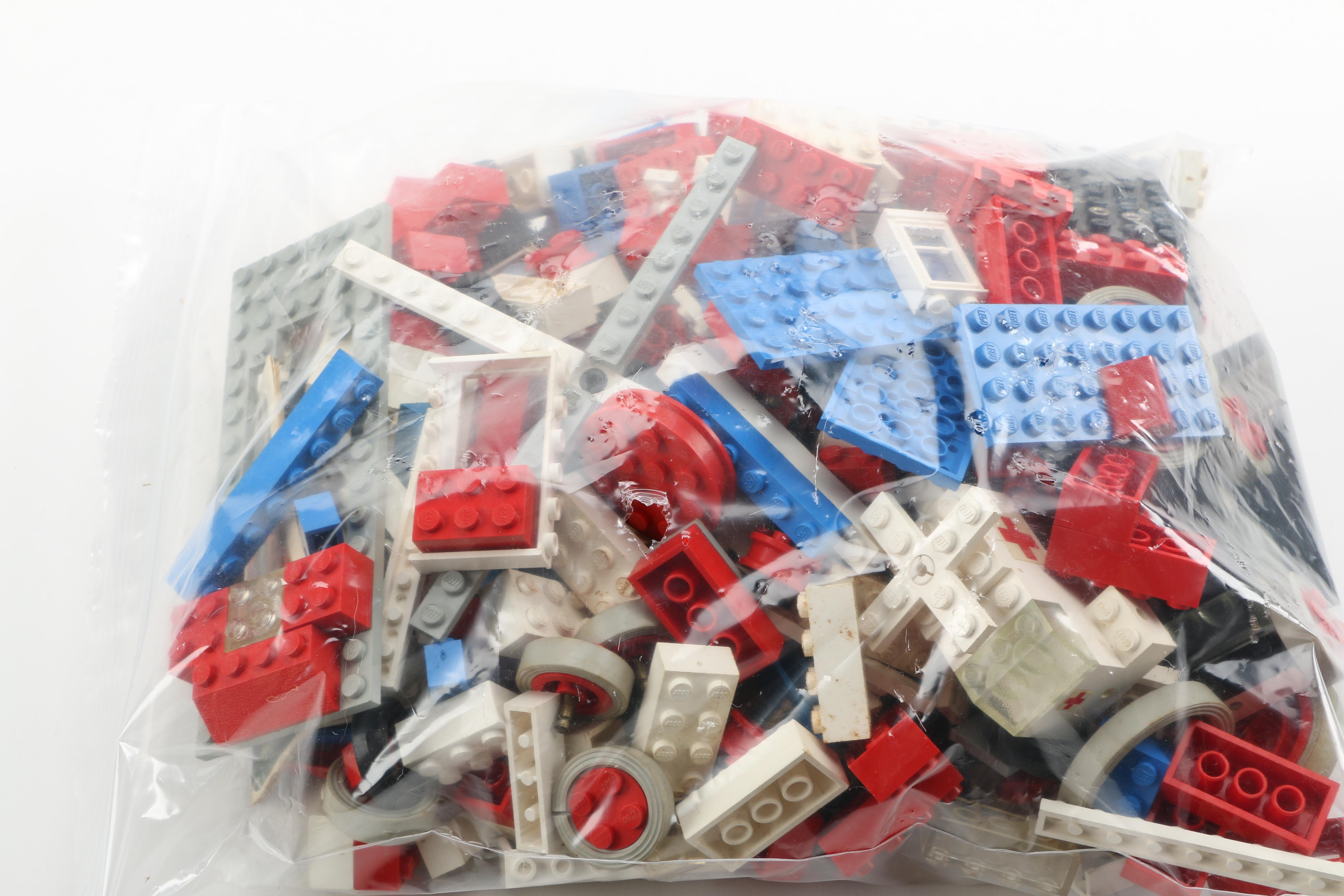 Vintage Lego "560 Heliport" Blocks and Green Army Men