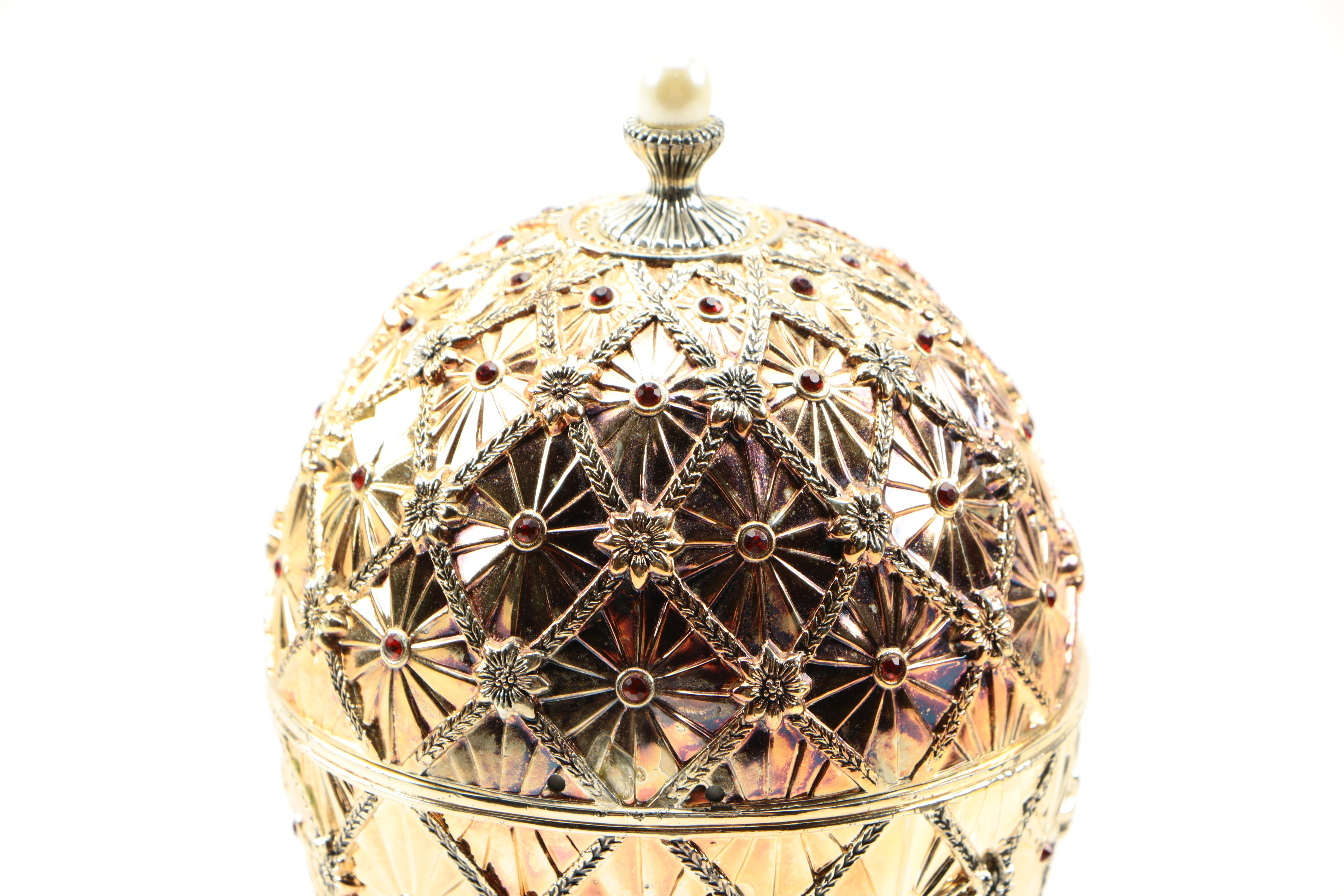 2001 Wallace Silversmiths Silver Plate Holiday Musical Egg