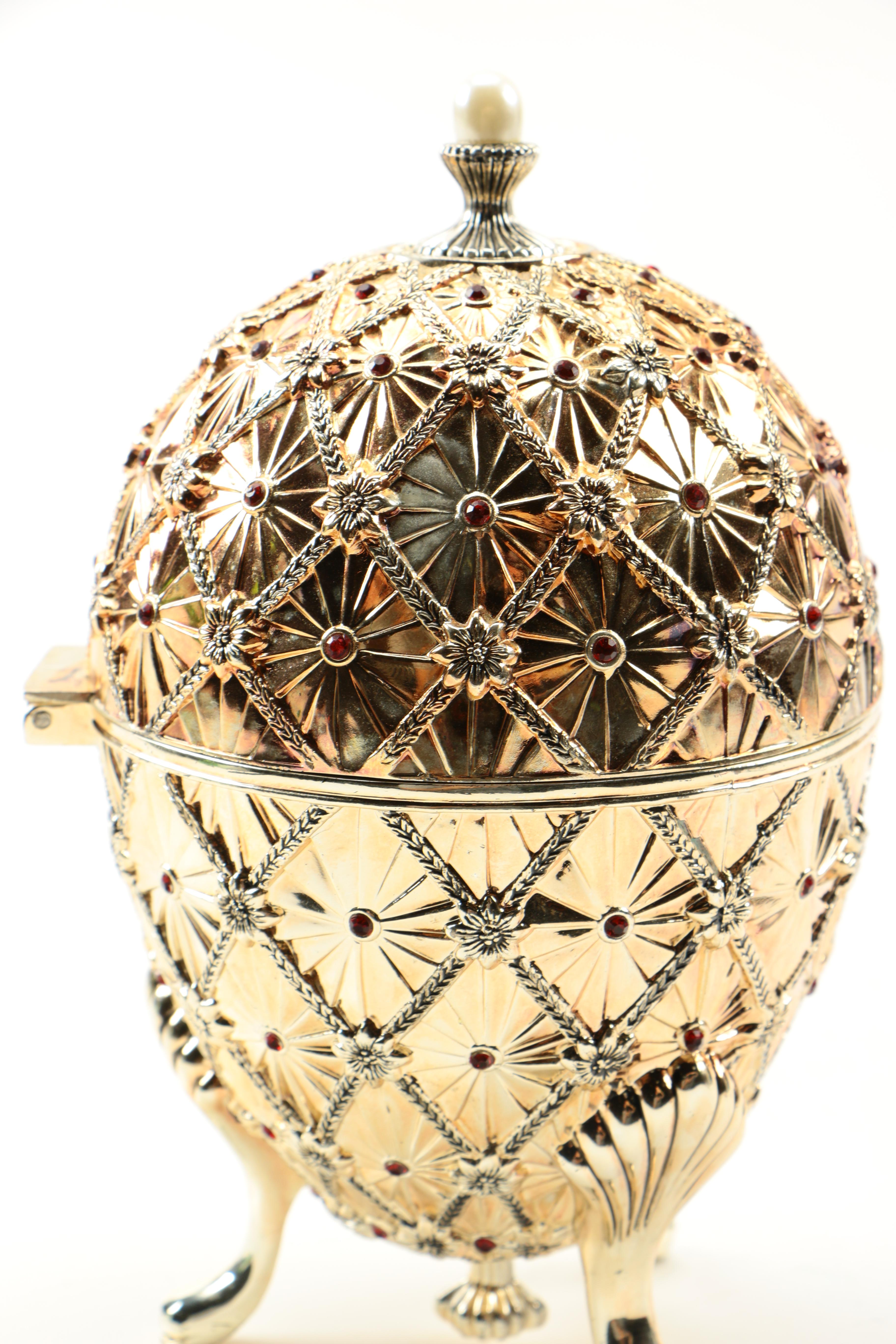 2001 Wallace Silversmiths Silver Plate Holiday Musical Egg