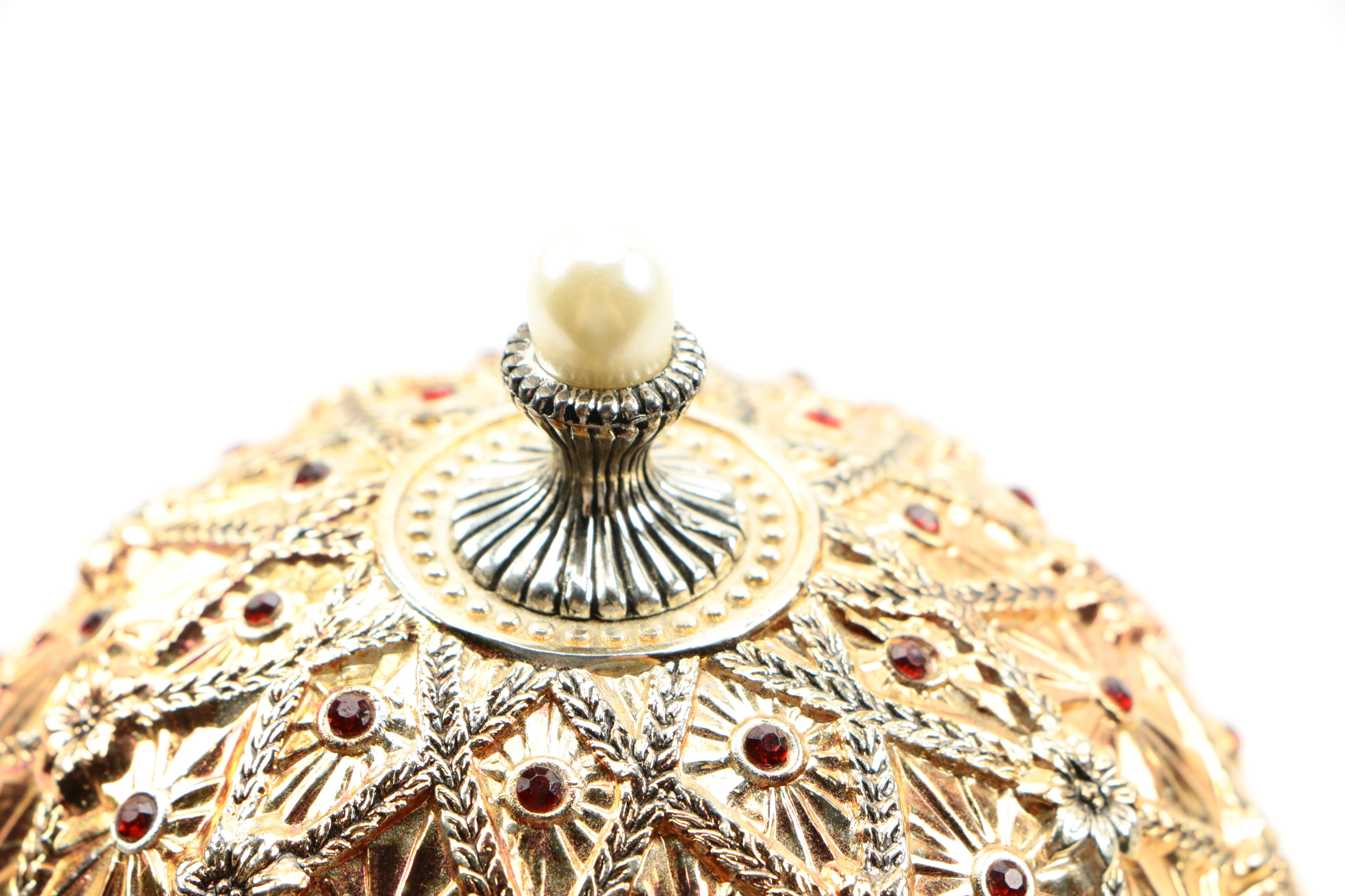 2001 Wallace Silversmiths Silver Plate Holiday Musical Egg