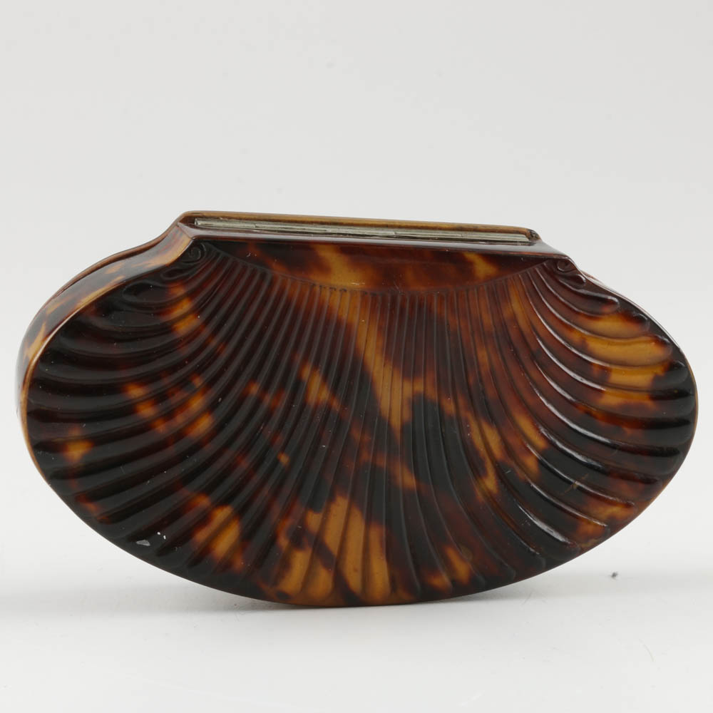 Mid 19th-Century Scalloped Tortoise Shell Compact