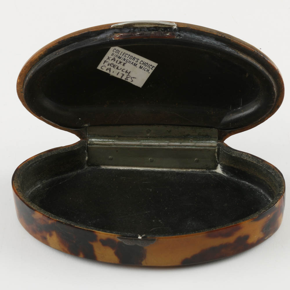 Mid 19th-Century Scalloped Tortoise Shell Compact