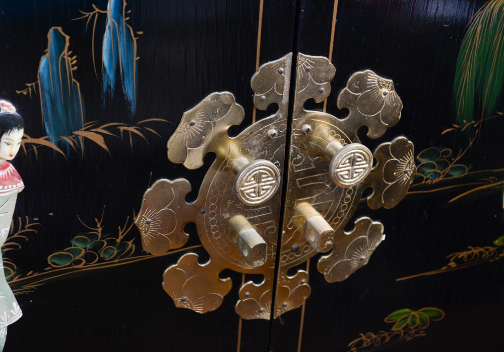 Chinoiserie Chest of Drawers