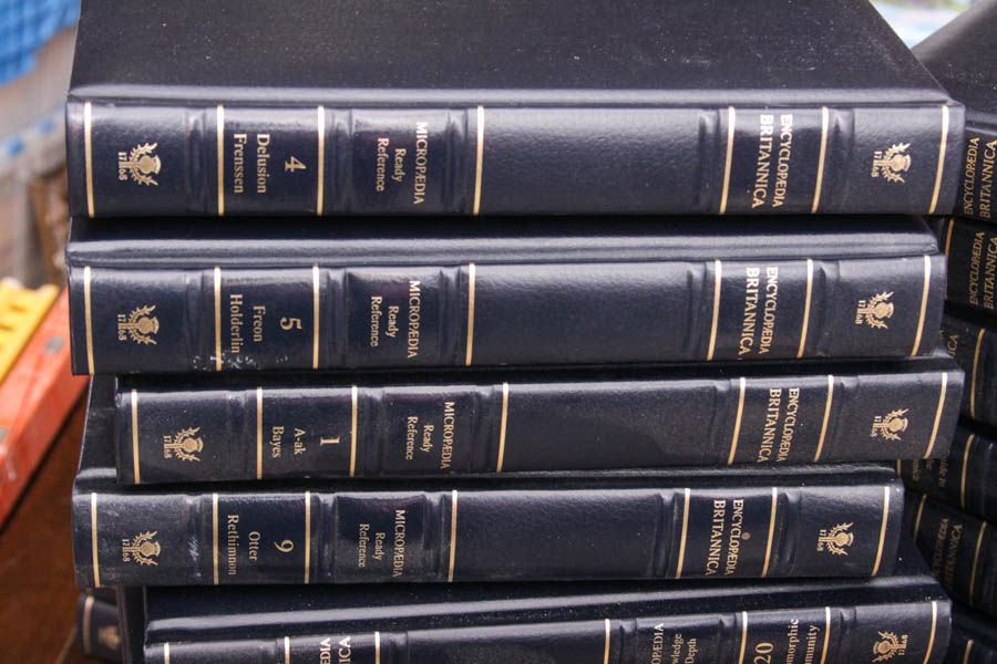 Circa 1995 Encyclopedia Britannica Set
