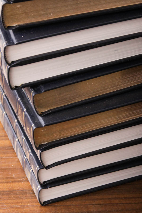 Circa 1995 Encyclopedia Britannica Set