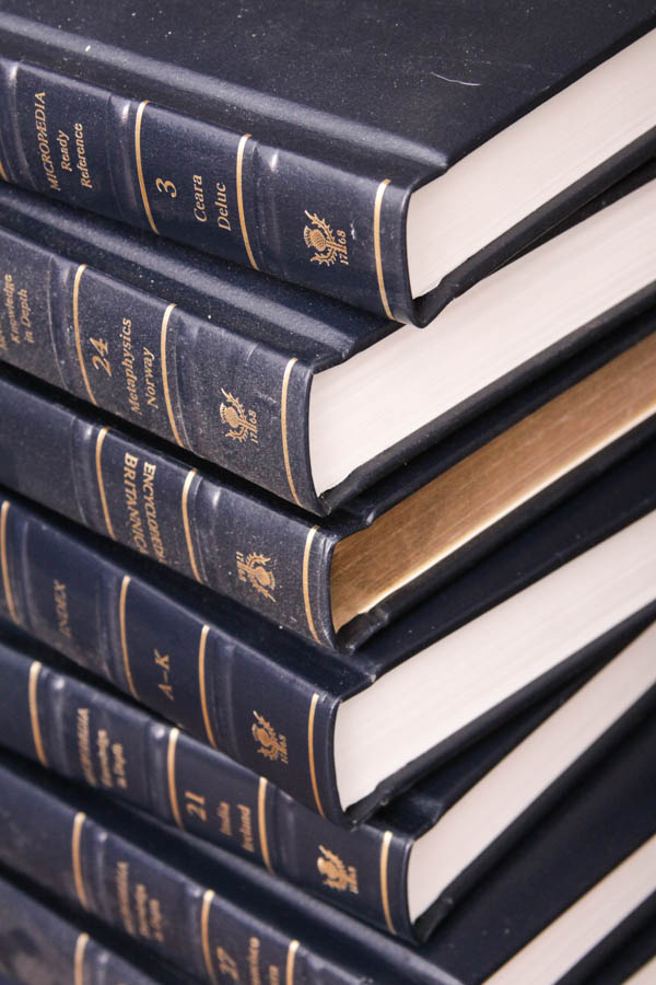 Circa 1995 Encyclopedia Britannica Set