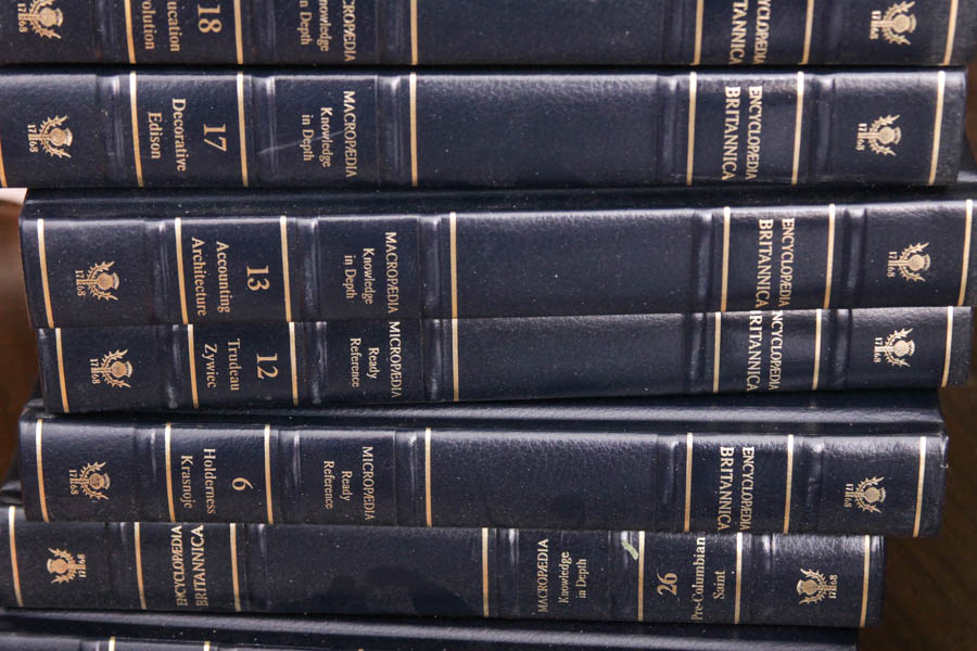 Circa 1995 Encyclopedia Britannica Set