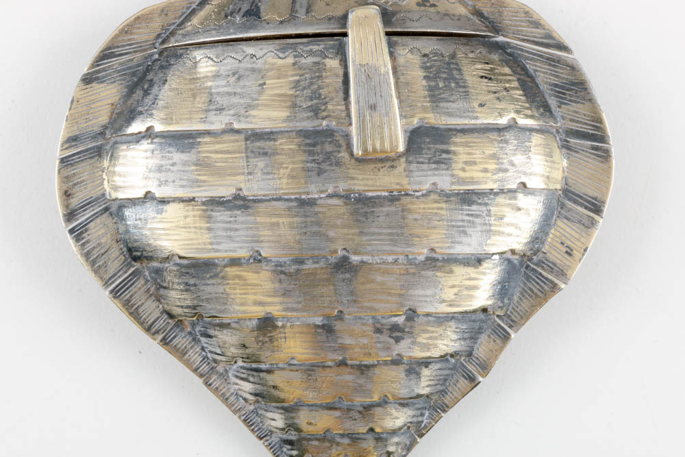 19th Century English Articulated Sterling  Flounder Snuff Box
