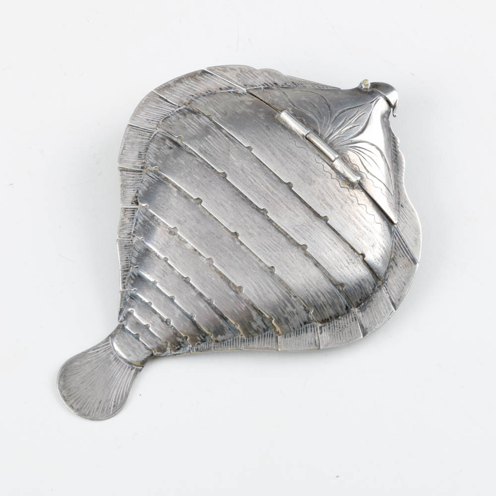 19th Century English Articulated Sterling  Flounder Snuff Box