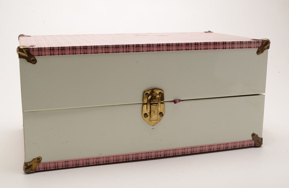 Effanbee Patsy Babyette Dolls and Simila with Clothing Doll Trunk