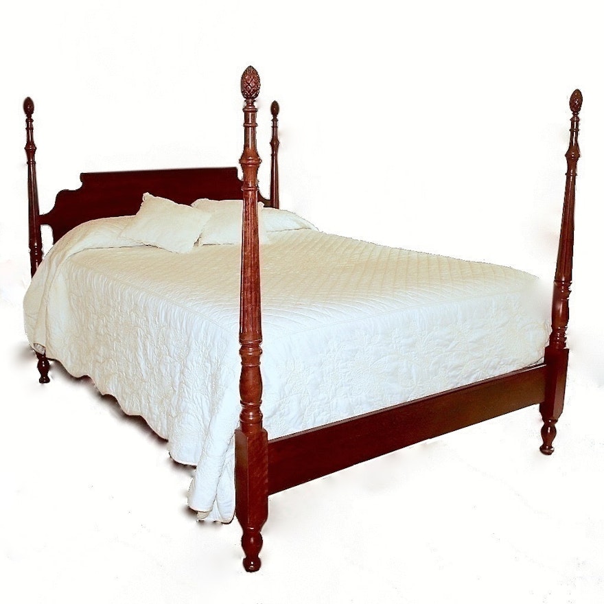 Queen Size Four-Poster Bed Frame With Pineapple Finials & Linens