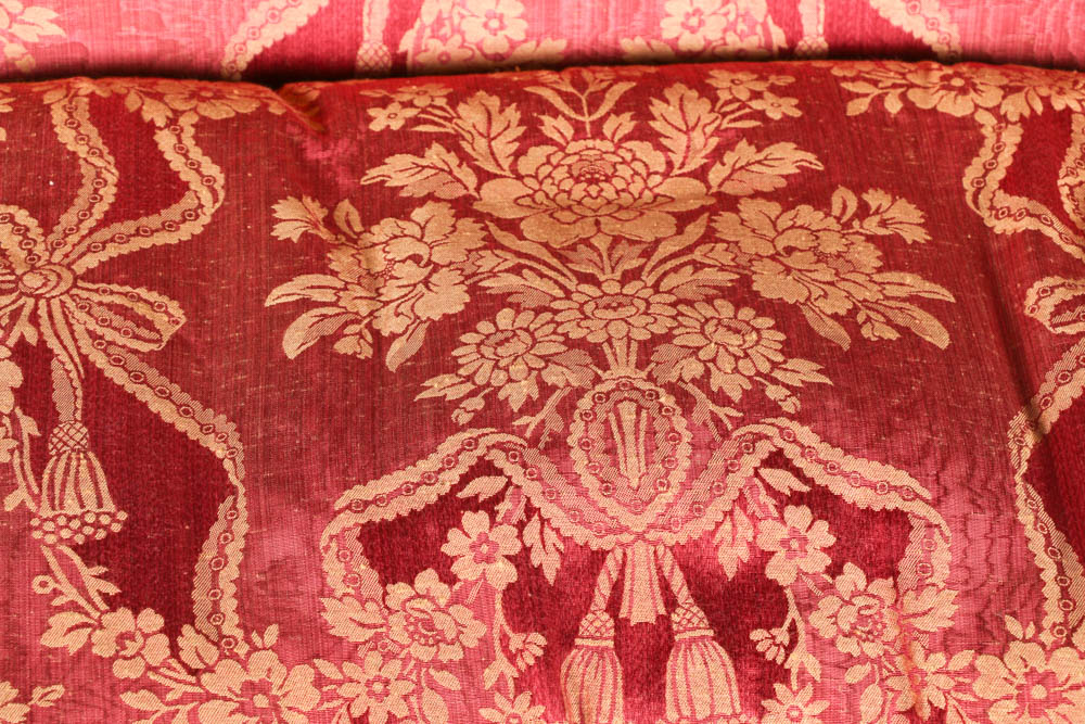 French Provincial Setteé