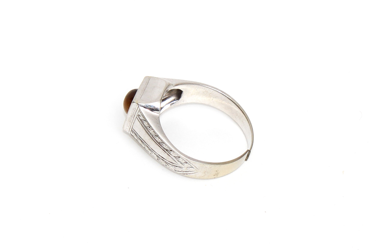 18K Gold Art Deco and Tiger's Eye Solitaire Ring