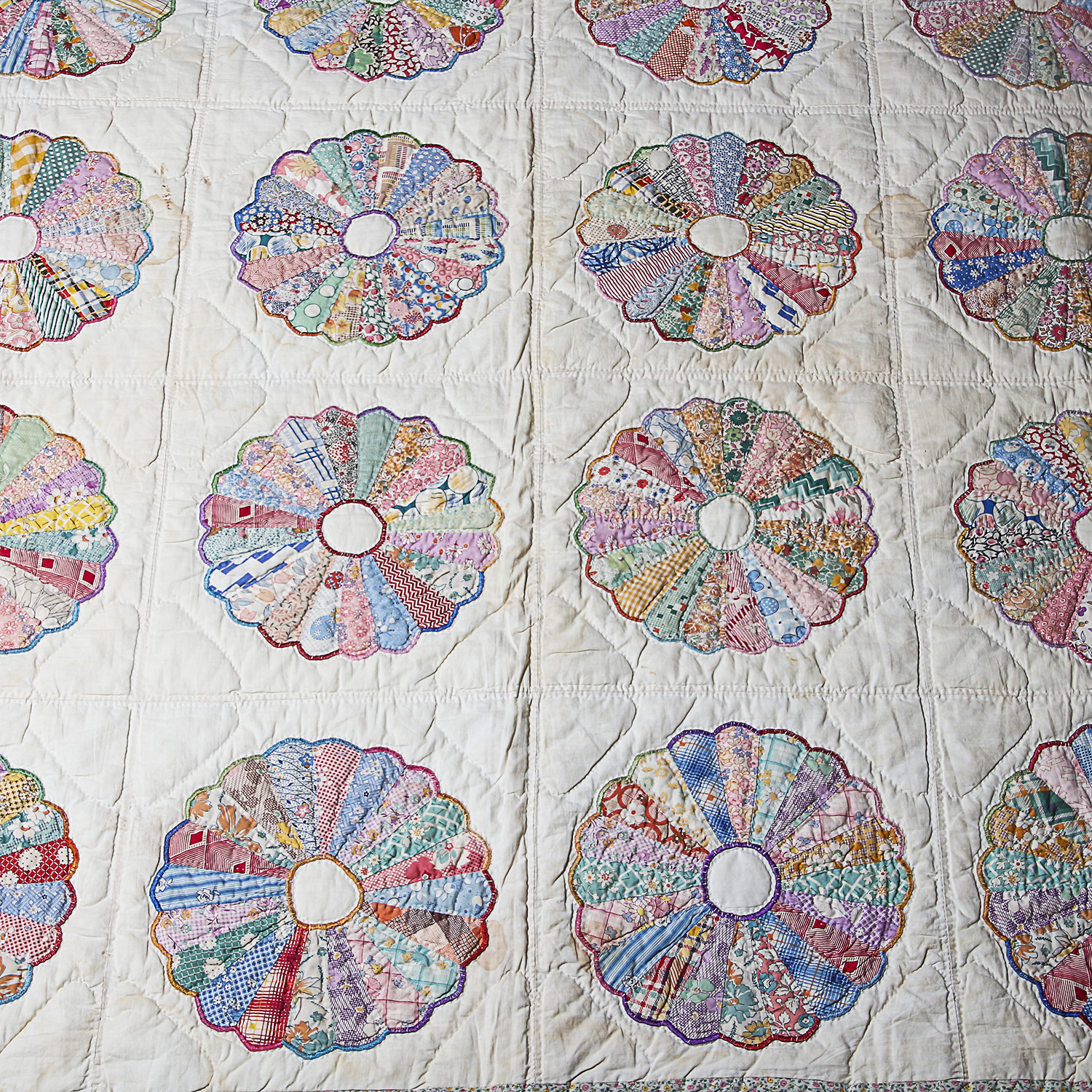 Vintage Handmade "Dresden Plate" Quilt