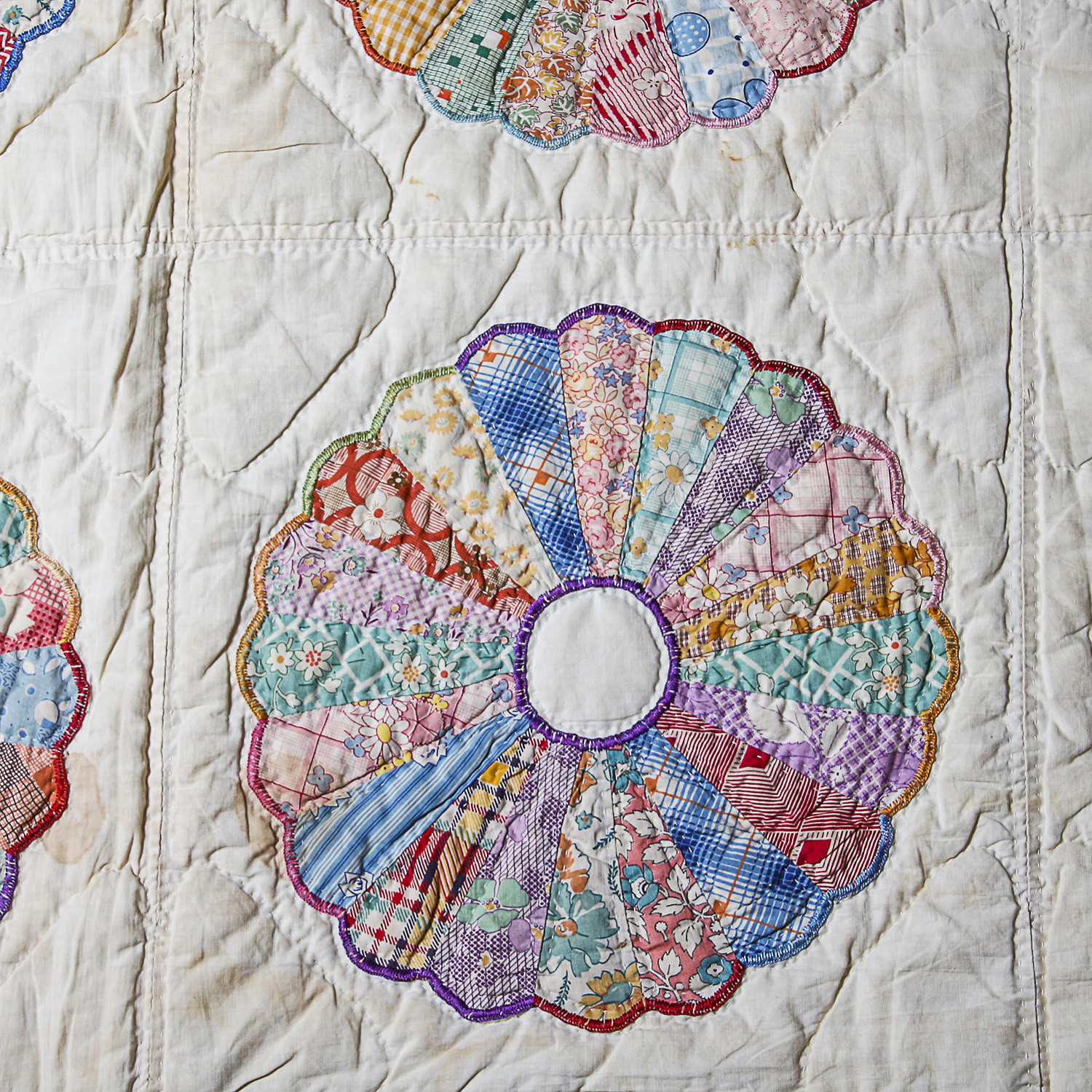 Vintage Handmade "Dresden Plate" Quilt