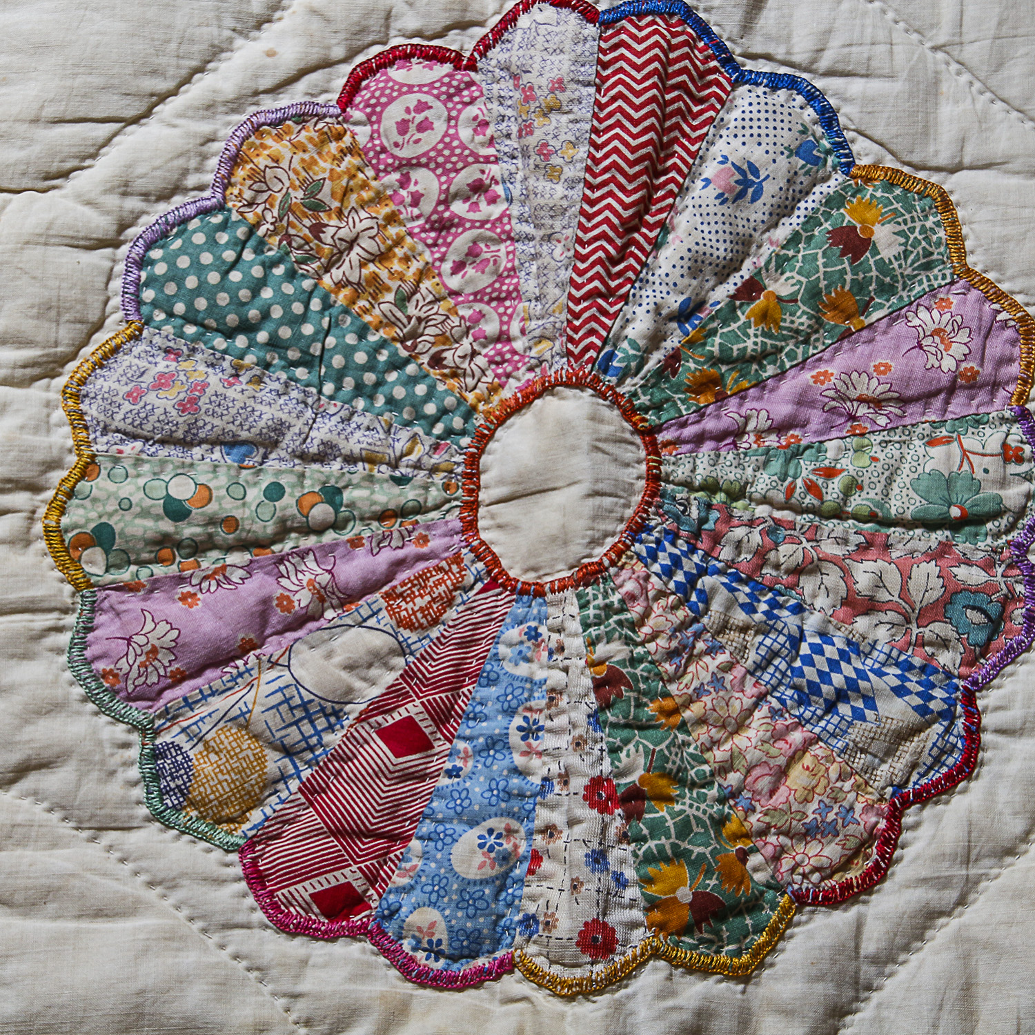 Vintage Handmade "Dresden Plate" Quilt