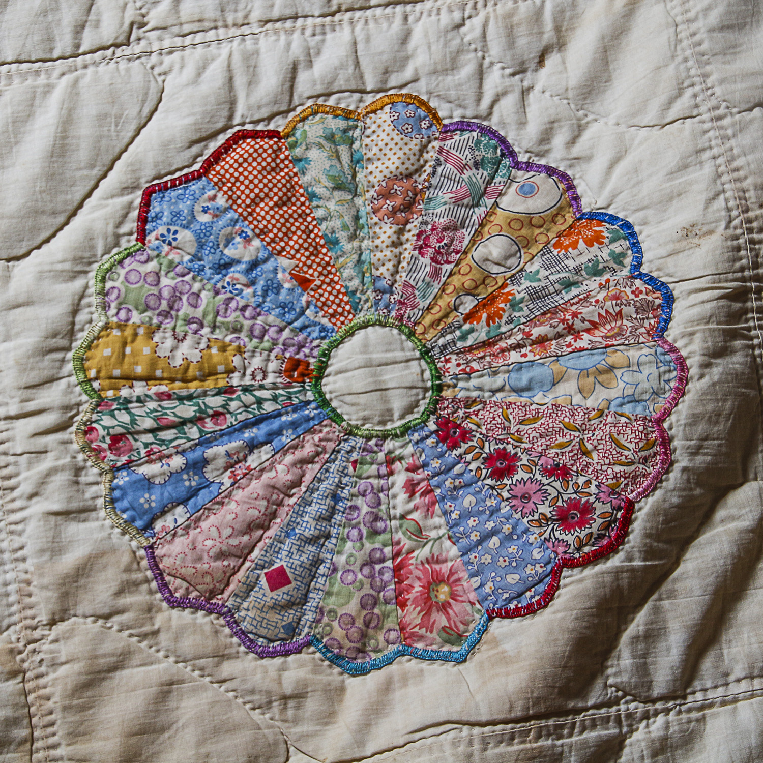 Vintage Handmade "Dresden Plate" Quilt