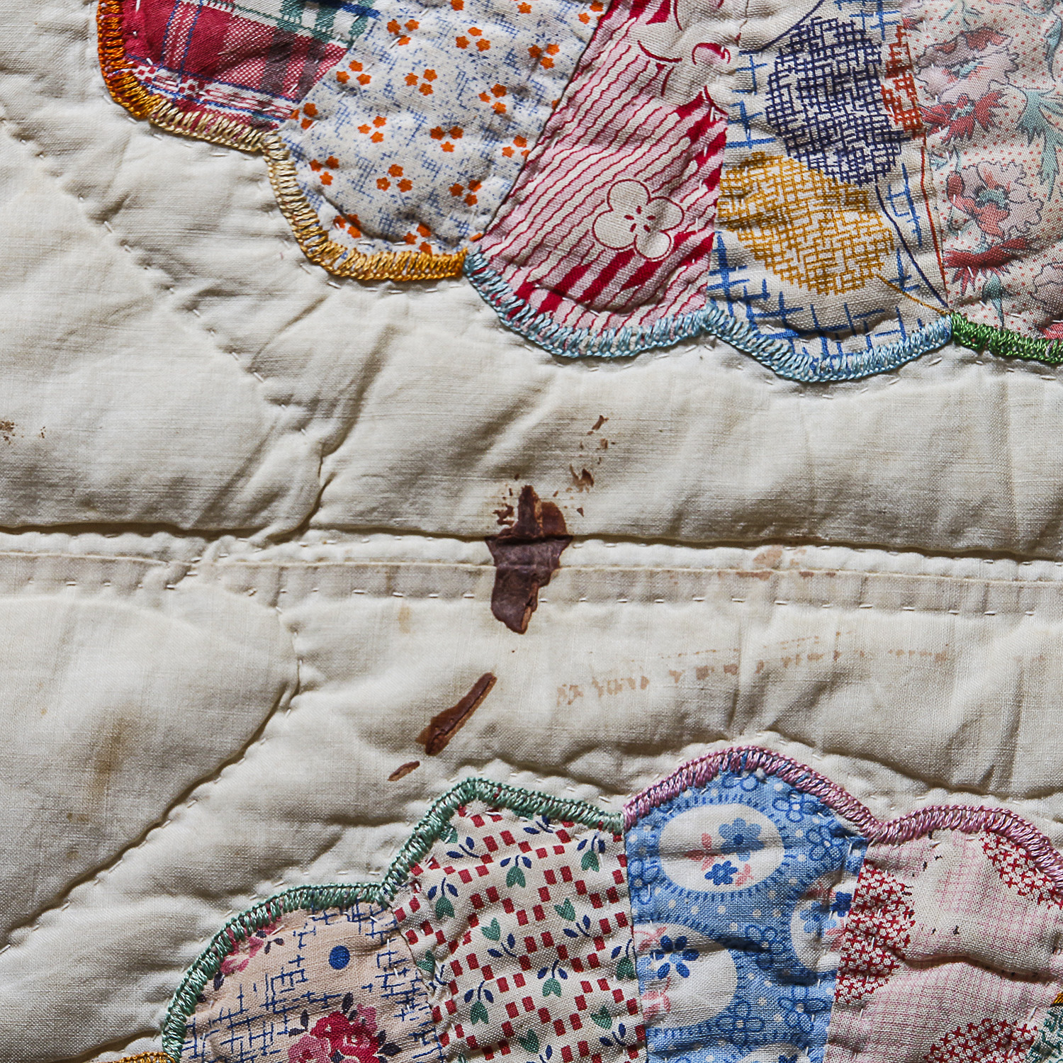 Vintage Handmade "Dresden Plate" Quilt