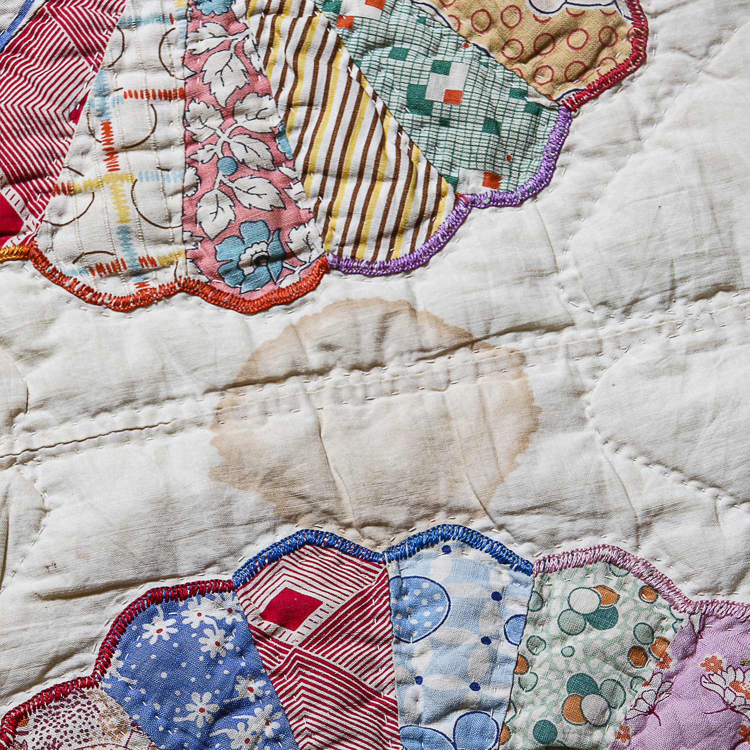 Vintage Handmade "Dresden Plate" Quilt