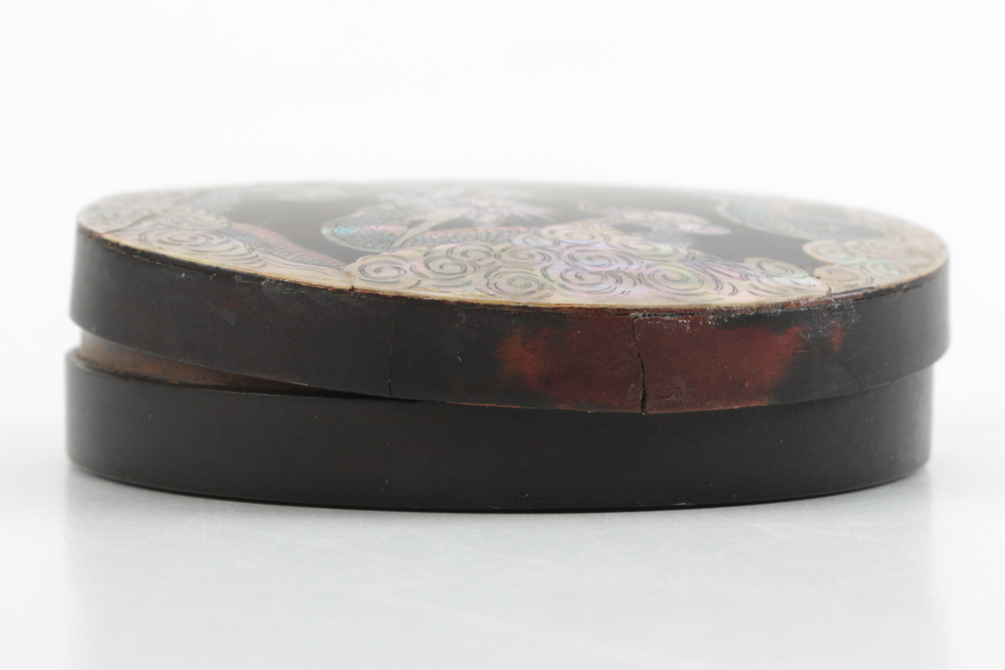 Antique Lacquered Chinese Snuff Box with a Dragon at the Lid