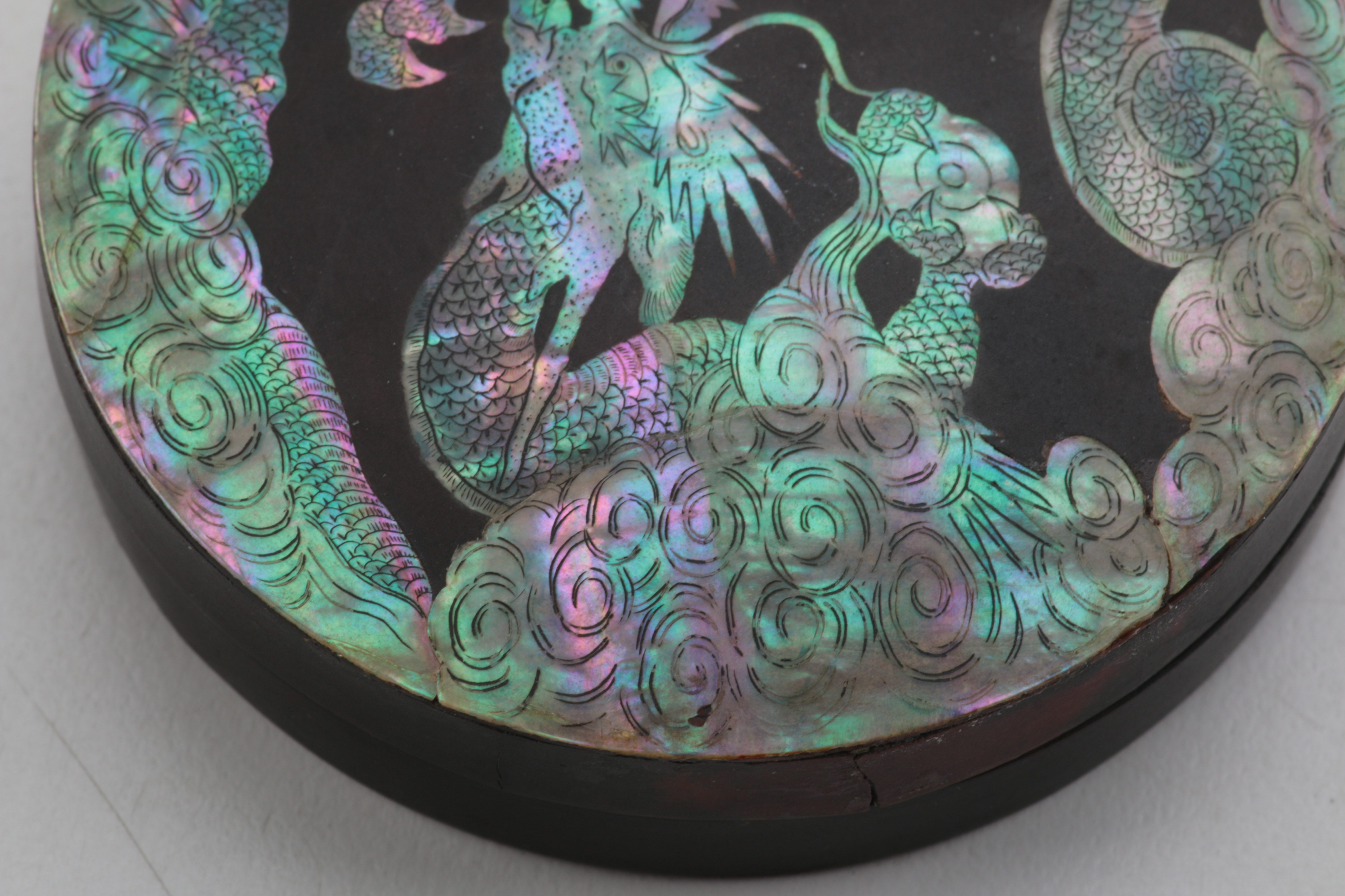 Antique Lacquered Chinese Snuff Box with a Dragon at the Lid