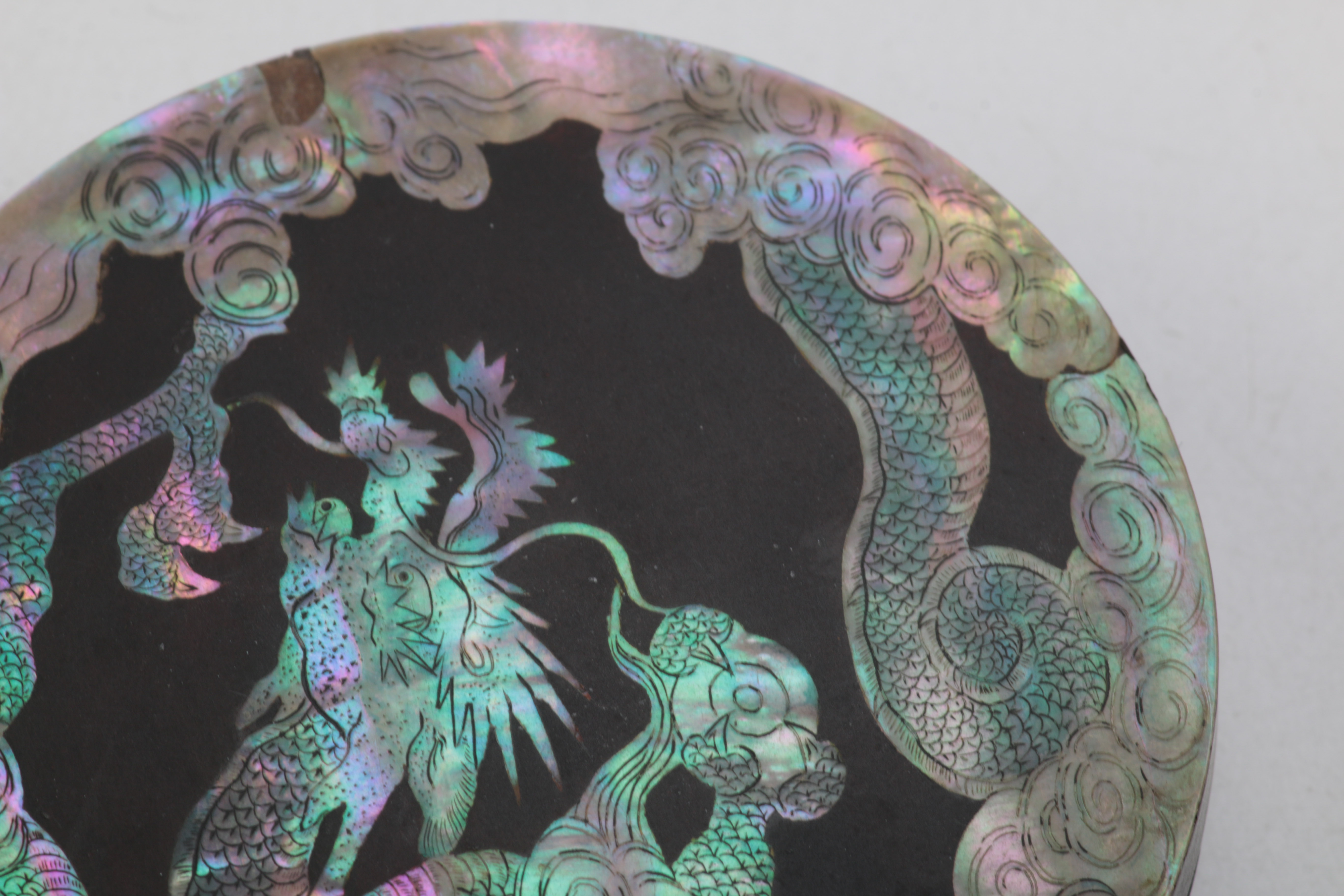 Antique Lacquered Chinese Snuff Box with a Dragon at the Lid