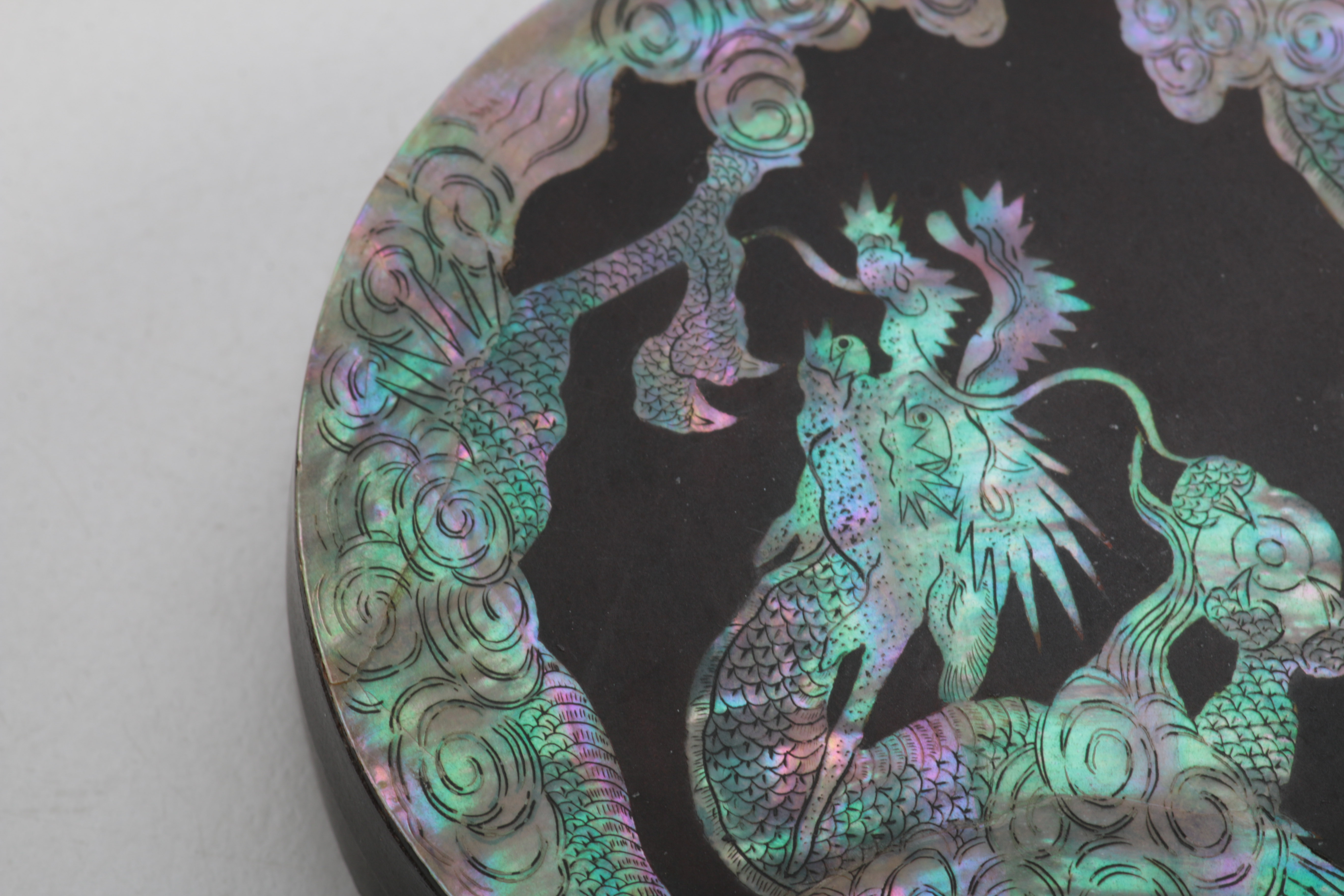 Antique Lacquered Chinese Snuff Box with a Dragon at the Lid