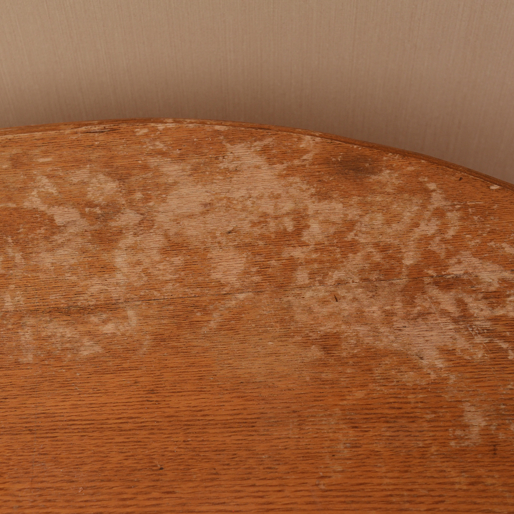 Oak Accent Table With Scalloped Panel Base