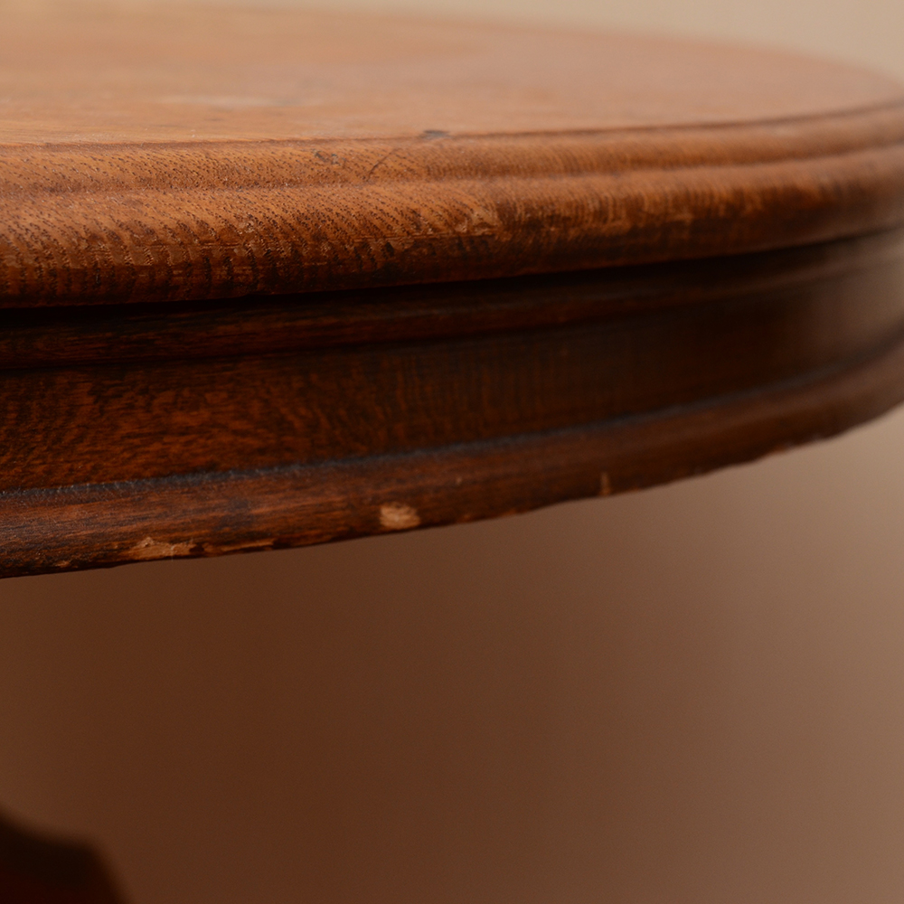 Oak Accent Table With Scalloped Panel Base