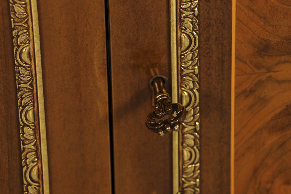 20th-Century Louis XVI Style Credenza with Satinwood Inlay Veneer