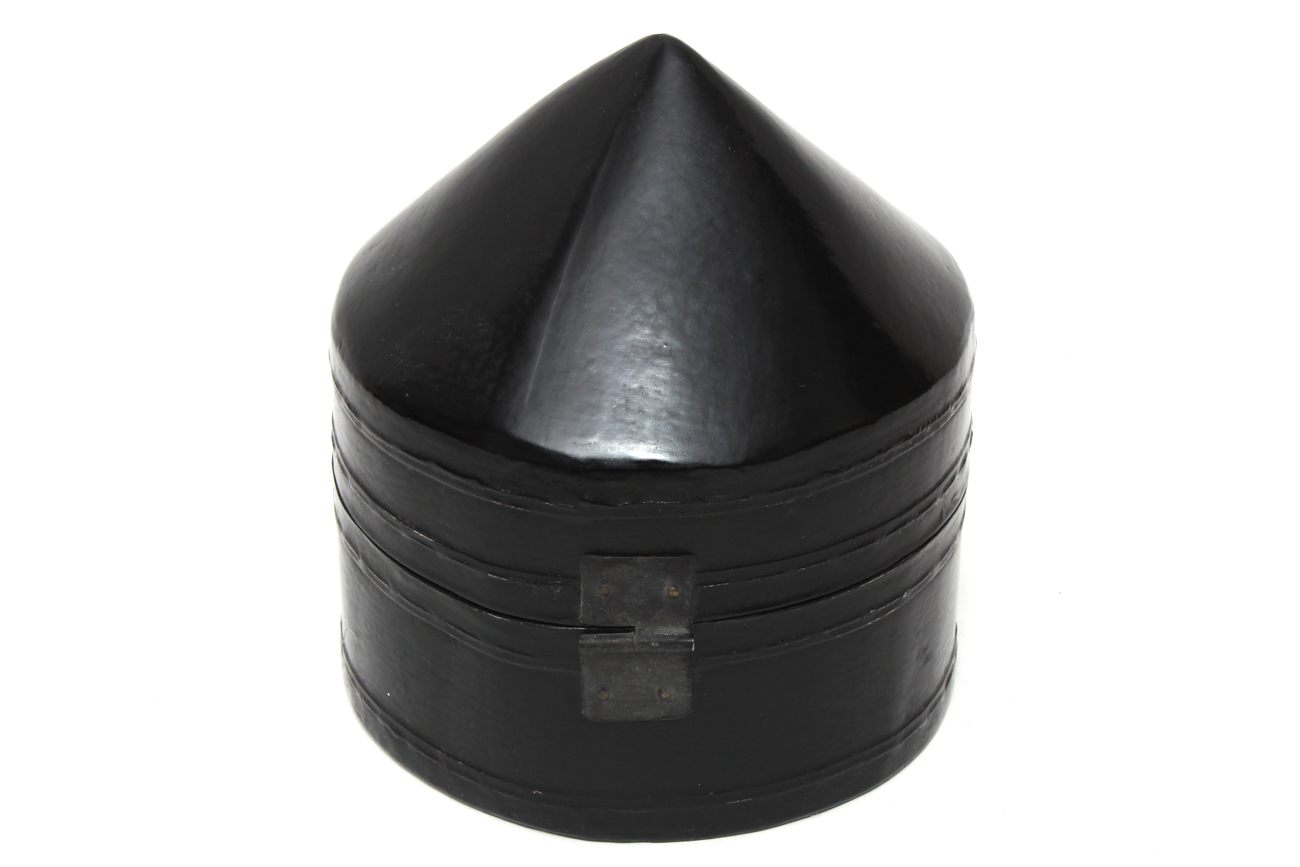 Small Chinese Lacquered Hat Box