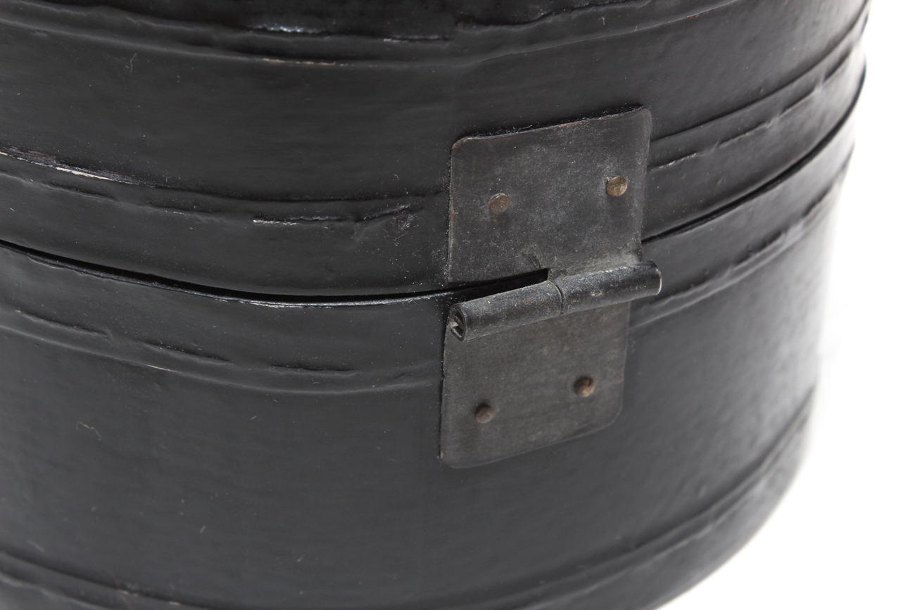 Small Chinese Lacquered Hat Box
