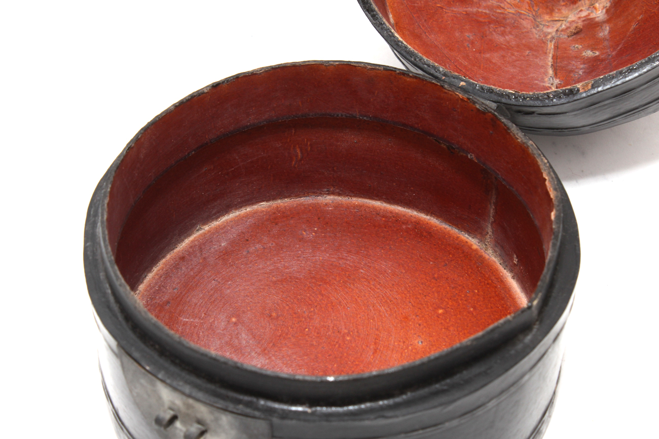 Small Chinese Lacquered Hat Box