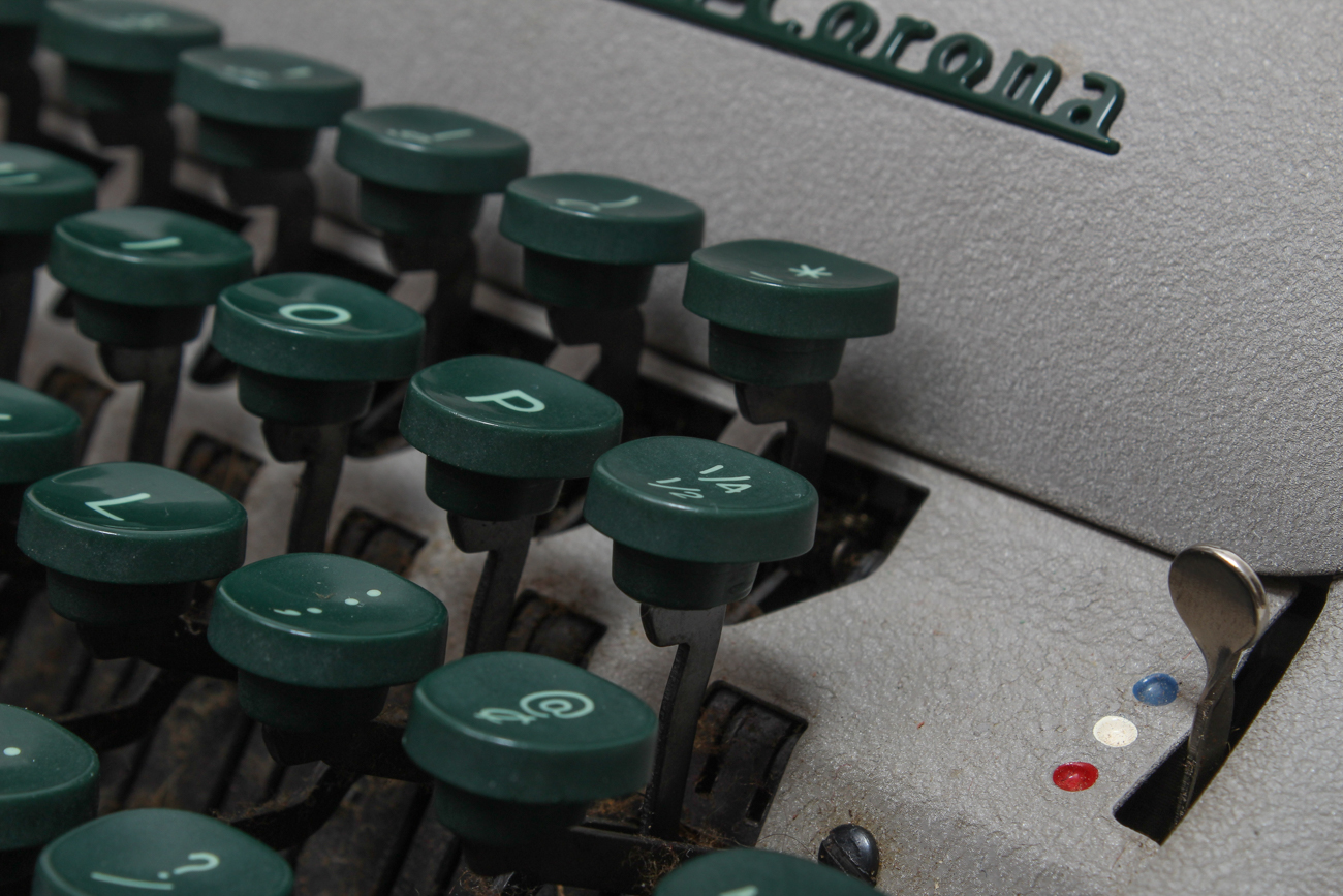 Smith Corona Clipper Portable Typewriter