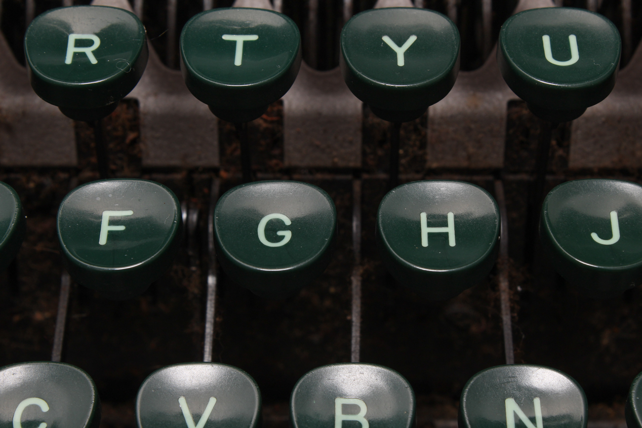 Smith Corona Clipper Portable Typewriter