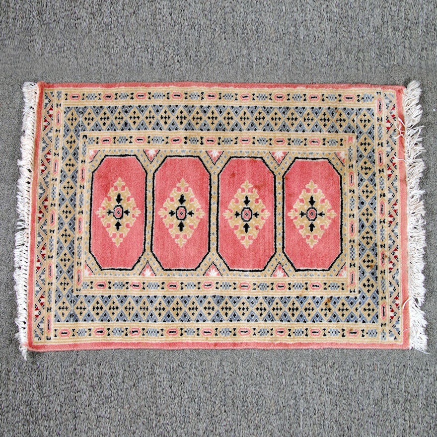 Hand Knotted Pakistani Accent Rug