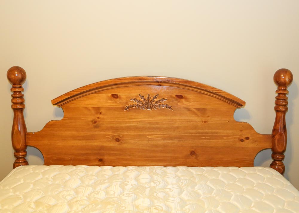 Webb Furniture Queen Size Cannonball Bed