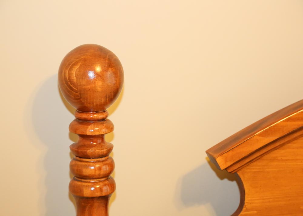 Webb Furniture Queen Size Cannonball Bed