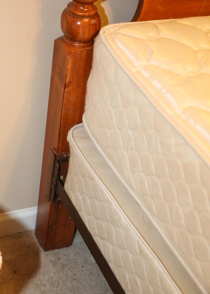 Webb Furniture Queen Size Cannonball Bed