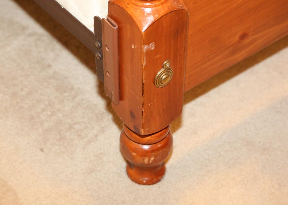 Webb Furniture Queen Size Cannonball Bed