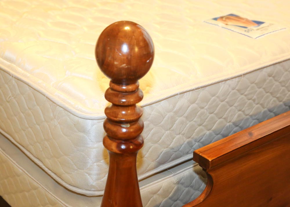 Webb Furniture Queen Size Cannonball Bed
