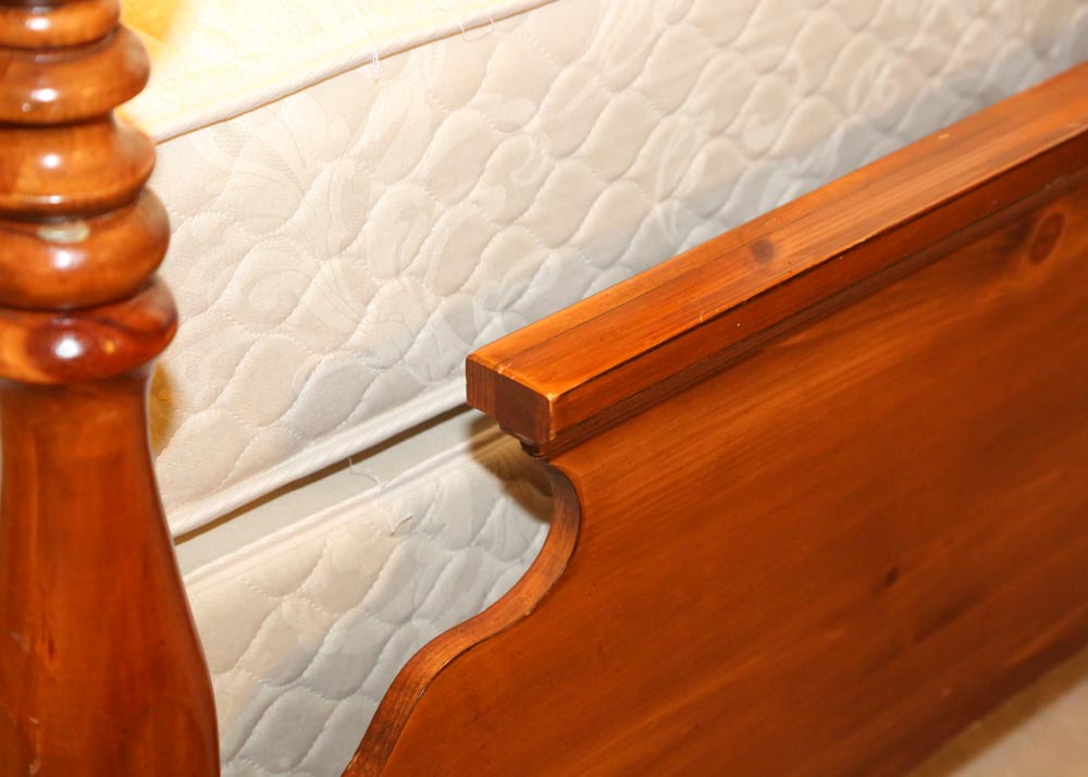 Webb Furniture Queen Size Cannonball Bed